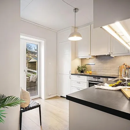Cozy, Centrally Located In 아파트 *